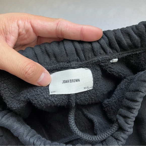 Joah Brown black knit terry elastic raw hem tapered cropped jogger sweat pants - Picture 4 of 5